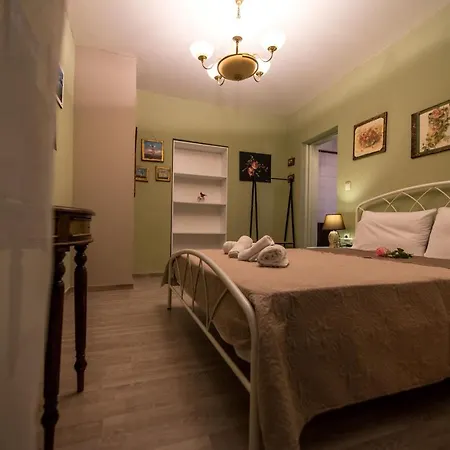 Сasa de vacaciones Bougainvillea Garden Retreat, Fully Equipped Kalamata