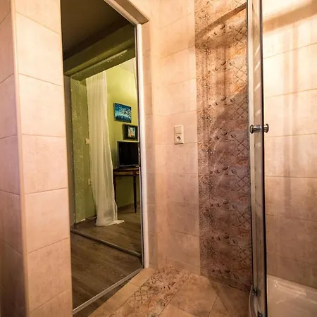 Сasa de vacaciones Bougainvillea Garden Retreat, Fully Equipped Kalamata