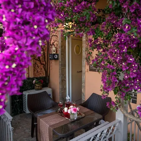 Bougainvillea Garden Retreat, Fully Equipped * Kalamata