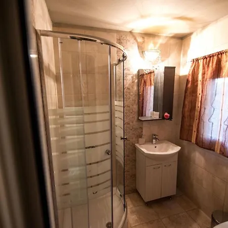 Сasa de vacaciones Bougainvillea Garden Retreat, Fully Equipped Kalamata