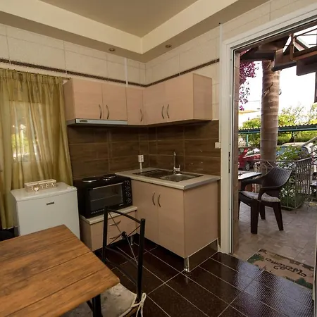 Bougainvillea Garden Retreat, Fully Equipped Kalamata